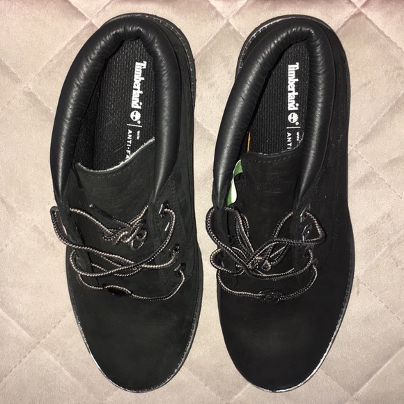Hardly worn black angle Timberland boots - Picture 3 of 4